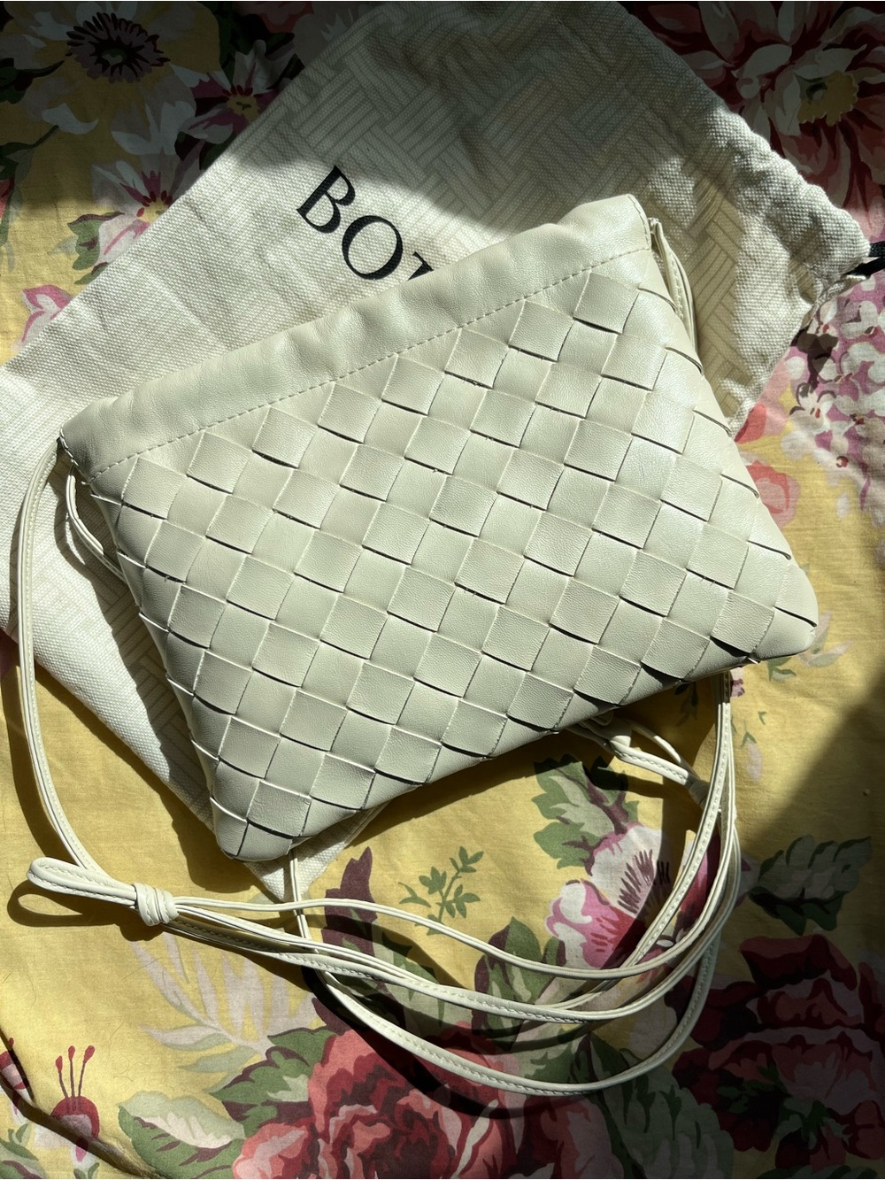 Bottega Veneta Small Leather Pouch Dust Bag Crossbody in Sea Salt